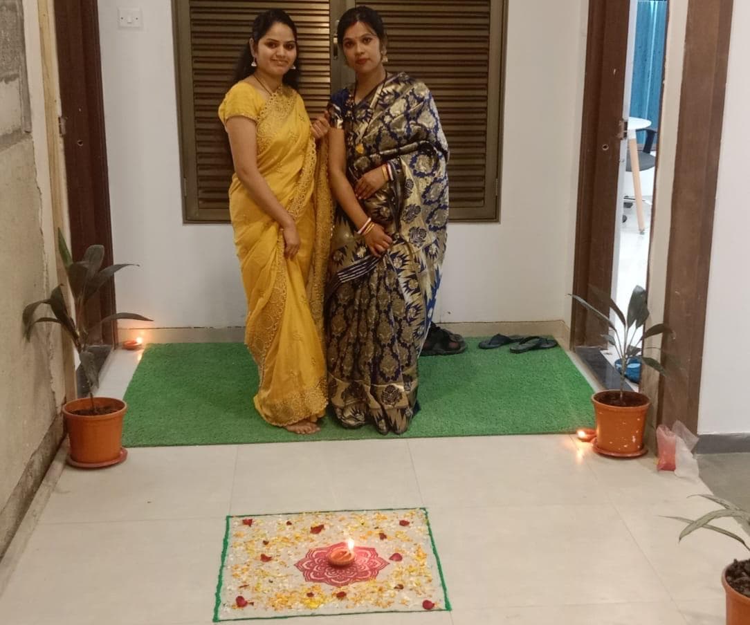 Estate Harbor festivity moment 12