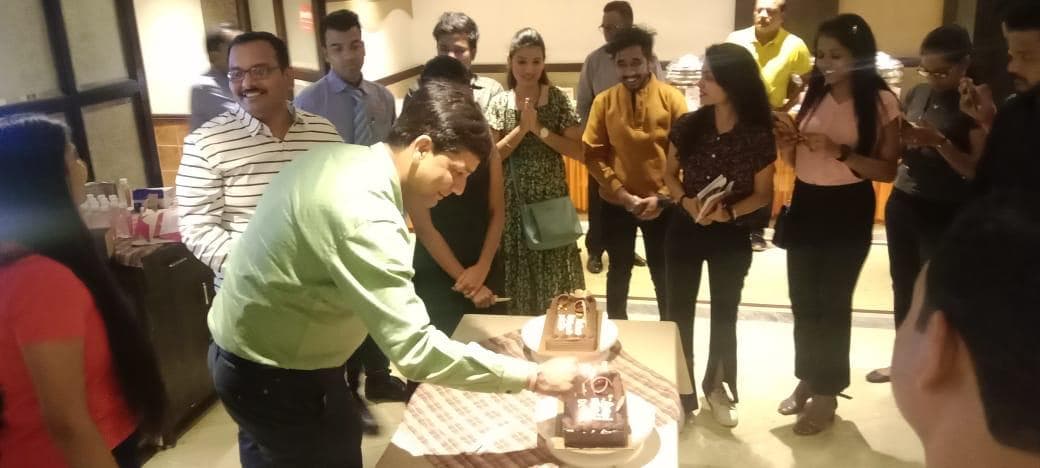 Estate Harbor festivity moment 13