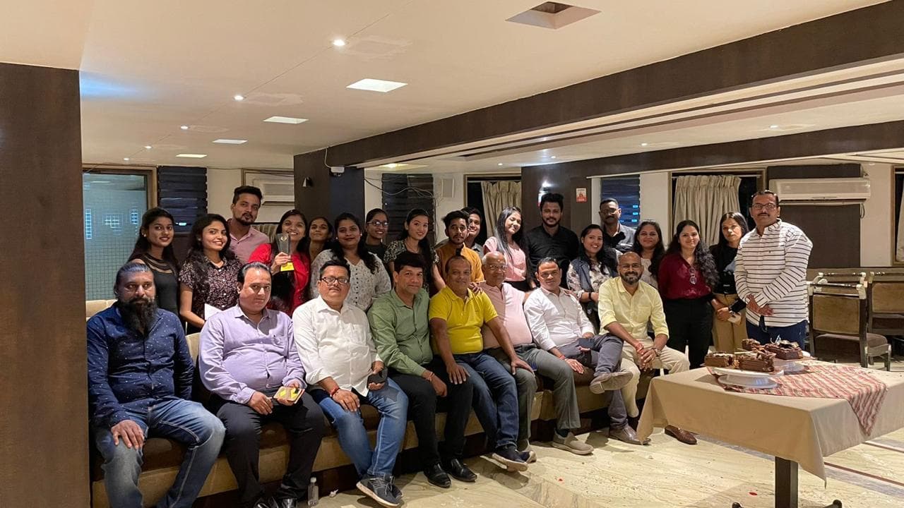 Estate Harbor festivity moment 19