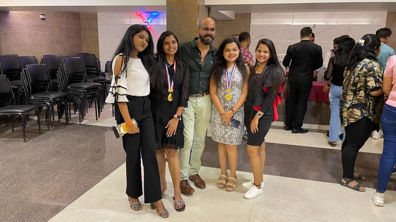 Estate Harbor festivity moment 3